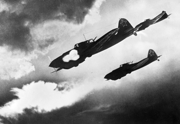 RIAN_archive_225_IL-2_attacking