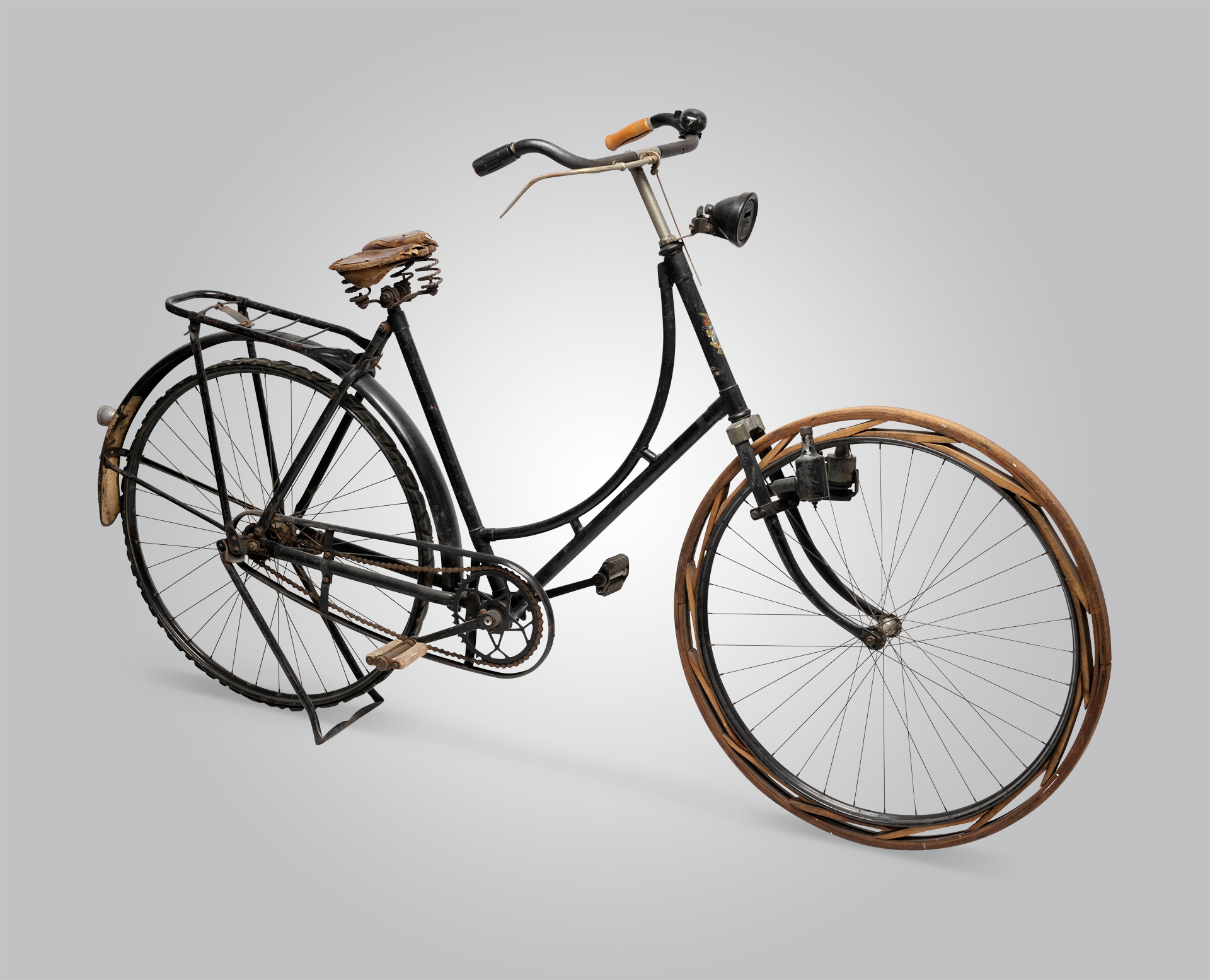 30.-stalen-ros-met-houten-banden