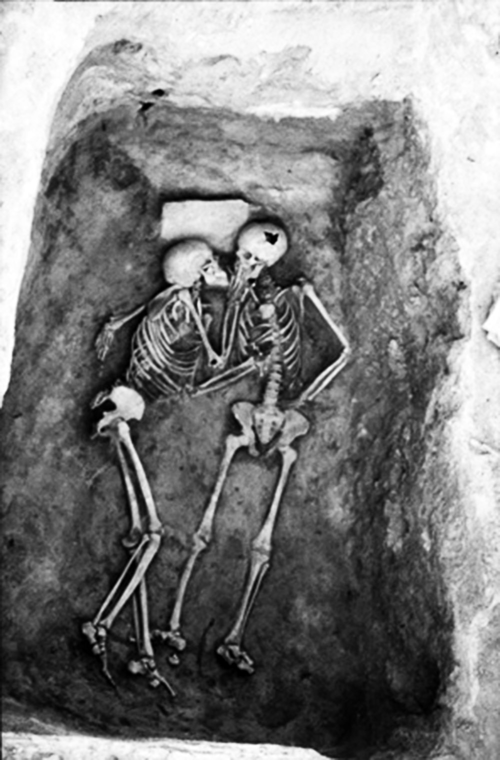 The 2800 years old kiss