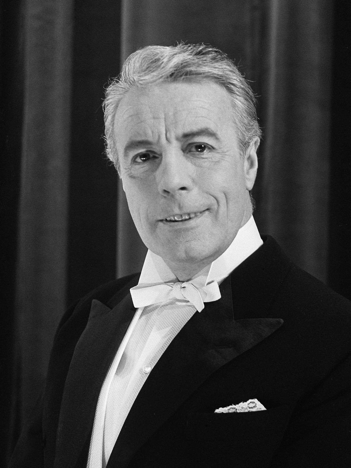 1200px-Johannes_Heesters_-_1964