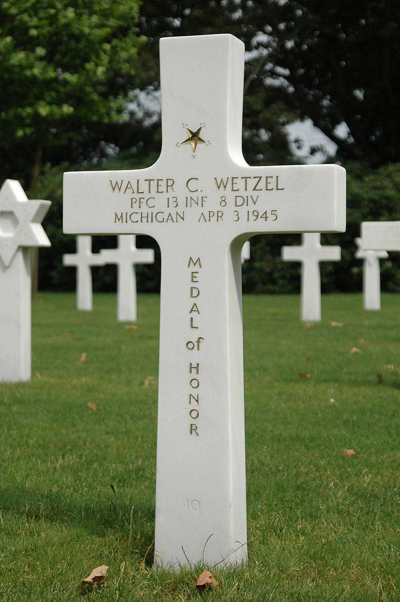 800px-Walter_Wetzel_grave