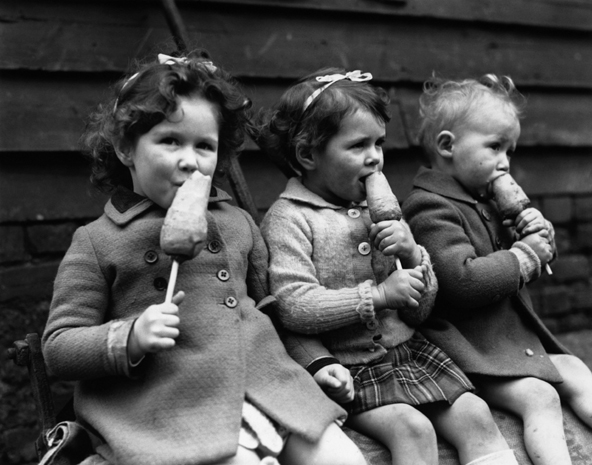 ww2_3_children_carrot_sticks