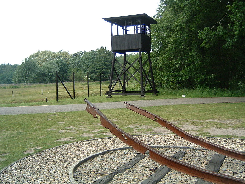 1024px-Westerbork-monument2