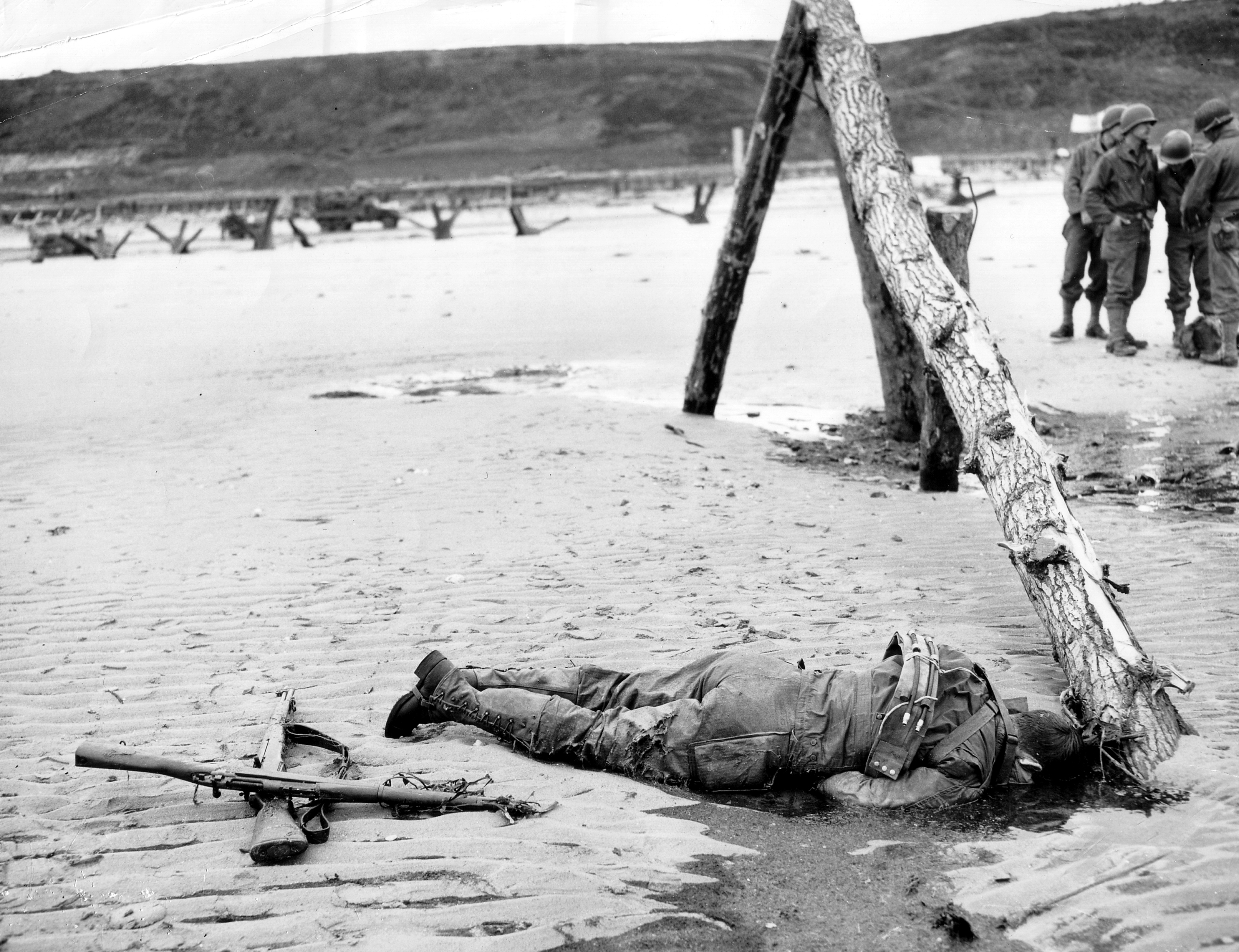 Omaha_Beach_American_Casualty