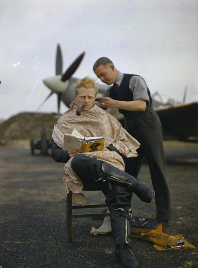 historical-photos-rare-pt2-raf-pilot-haircut