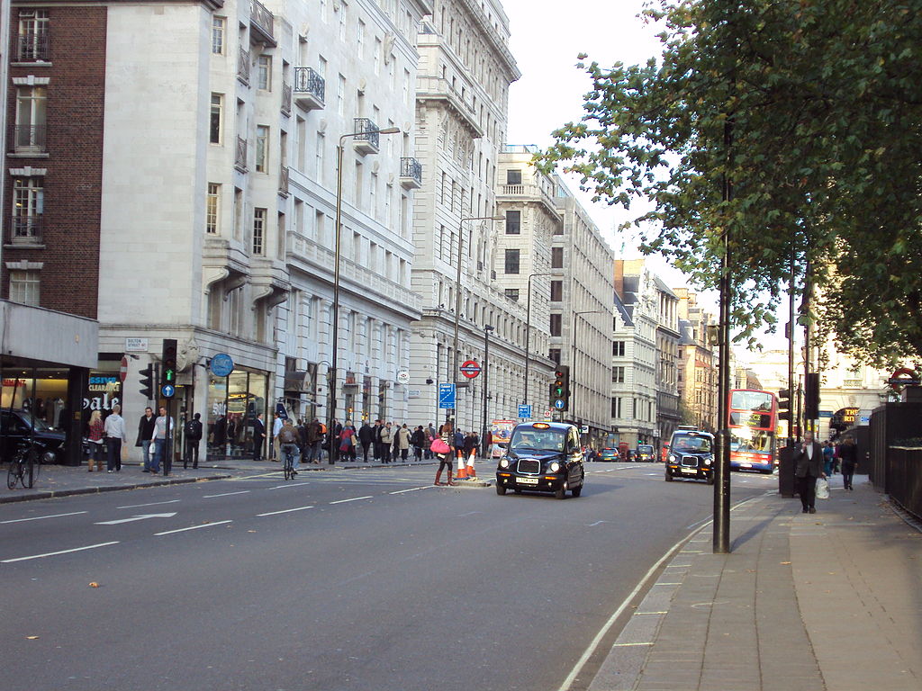 1024px-A4_Piccadilly,_near_Green_Park_-_DSC04259