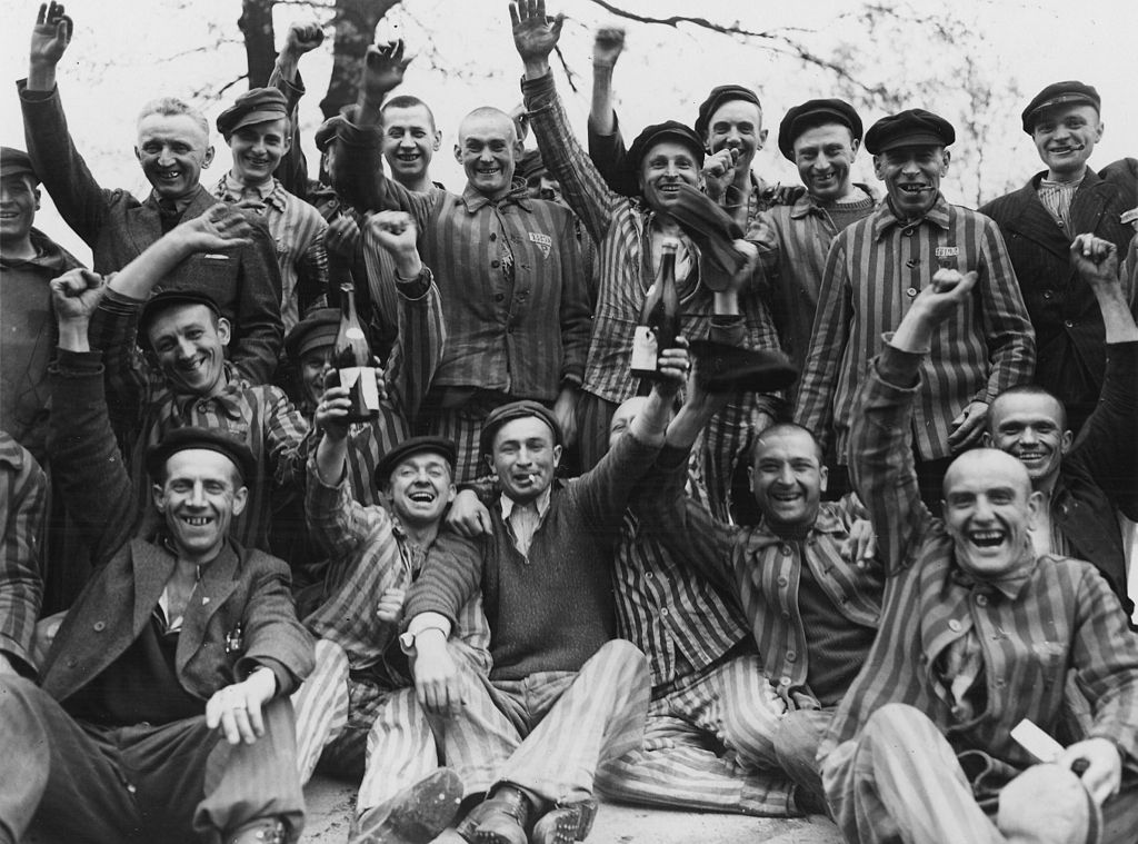 1024px-Toasting_Polish_Dachau